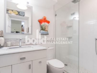 204-950-drake-st-vancouver-bc-v6z-2b9-canada-2