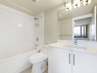 bolldcom-2-bed2bath-condo-for-rent-in-collingwoods-skyway-tower-2