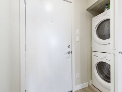 bolldcom-2-bed2bath-condo-for-rent-in-collingwoods-skyway-tower-2