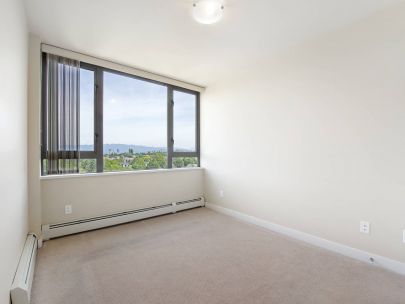 bolldcom-2-bed2bath-condo-for-rent-in-collingwoods-skyway-tower-2