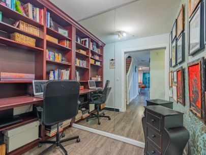 avanti-5-3160-w-4th-ave-vancouver-bc-v6k-4c3-canada