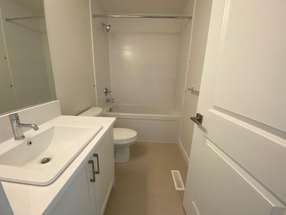 20298-82a-avenue-langley-british-columbia-v2y-0z1-2