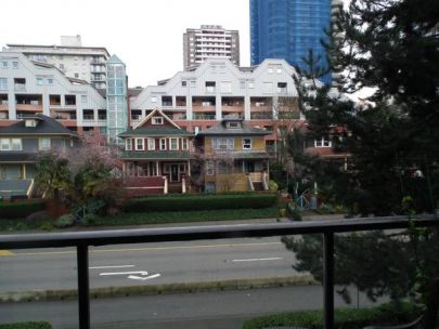 centrally-located-cozy-1-bedroom-downtown-vancouver-chelsea-terrace-1600