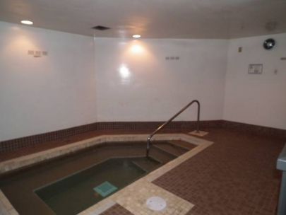 centrally-located-cozy-1-bedroom-downtown-vancouver-chelsea-terrace-1600