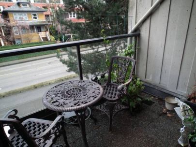 centrally-located-cozy-1-bedroom-downtown-vancouver-chelsea-terrace-1600