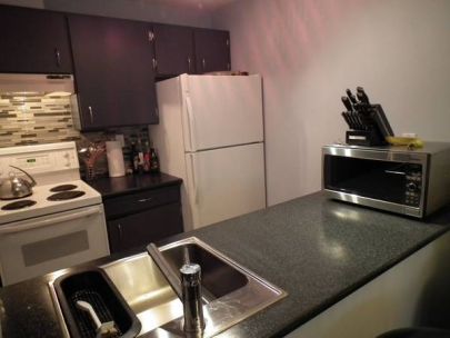centrally-located-cozy-1-bedroom-downtown-vancouver-chelsea-terrace-1600