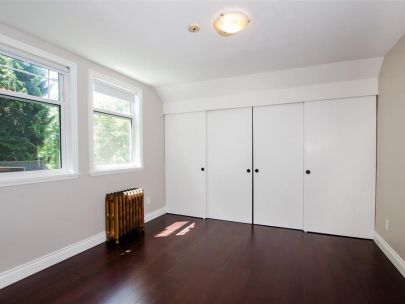 2394-w-6th-ave-vancouver-british-columbia-canada-v6k-1v9