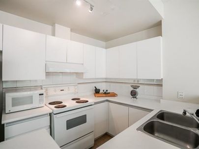 989 Nelson Street Vancouver BC Canada - V6Z 2S1