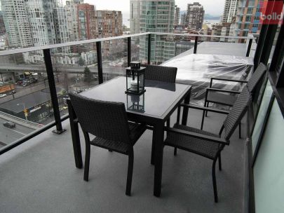 1325-rolston-street-vancouver-bc-canada-v6b-0m2