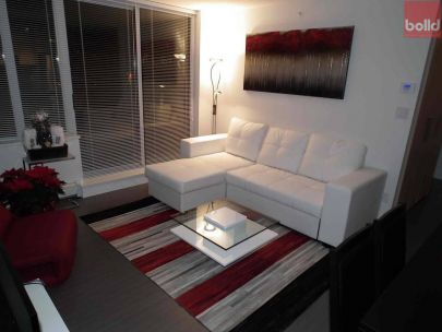 1325-rolston-street-vancouver-bc-canada-v6b-0m2