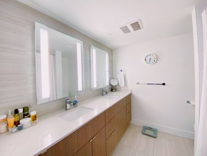 909-epic-at-west-1788-columbia-st-vancouver-bc-canada-v5y-0a6