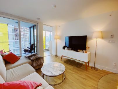 909-epic-at-west-1788-columbia-st-vancouver-bc-canada-v5y-0a6