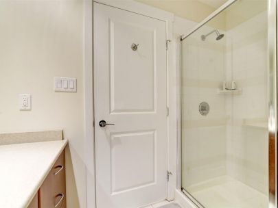 9266-university-crescent-burnaby-bc-canada-v5a-4z1