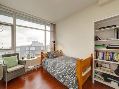 9266-university-crescent-burnaby-bc-canada-v5a-4z1