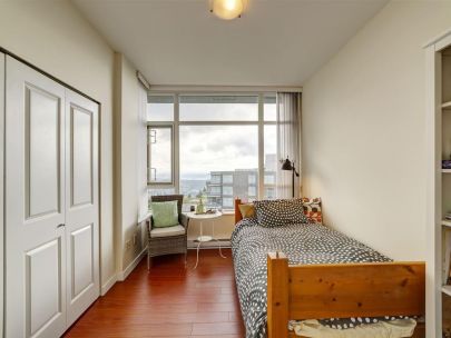 9266-university-crescent-burnaby-bc-canada-v5a-4z1