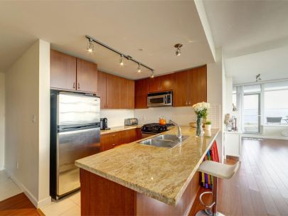 9266-university-crescent-burnaby-bc-canada-v5a-4z1