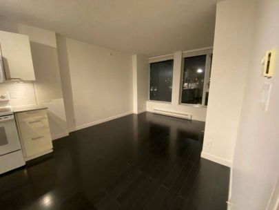 550-taylor-st-905-vancouver-bc-v6b-1r1-canada-2