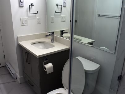 b102-9689-140-street-surrey-bc-v3t-0p3-2