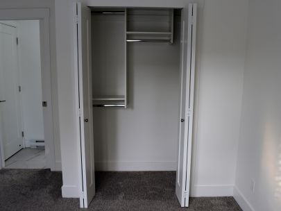 b102-9689-140-street-surrey-bc-v3t-0p3-2