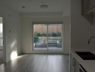 b102-9689-140-street-surrey-bc-v3t-0p3-2